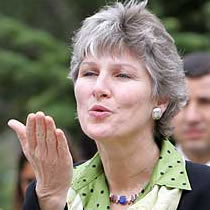 Longtime Bush adviser Karen Hughes is quitting her job pitching the U.S. image abroad.